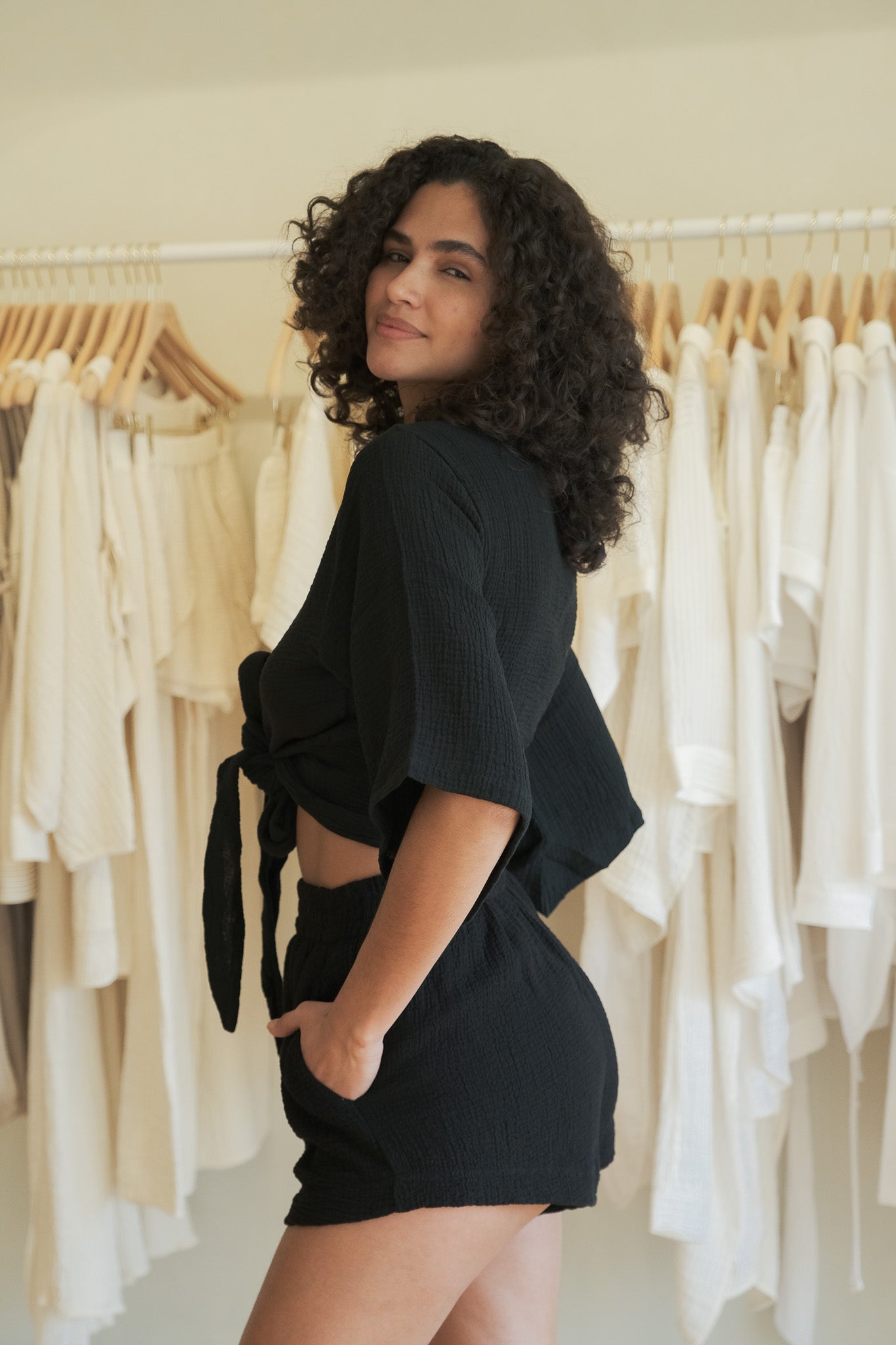 The Handloom-Echo Boy Short Black-Şort-7-Milagron.com