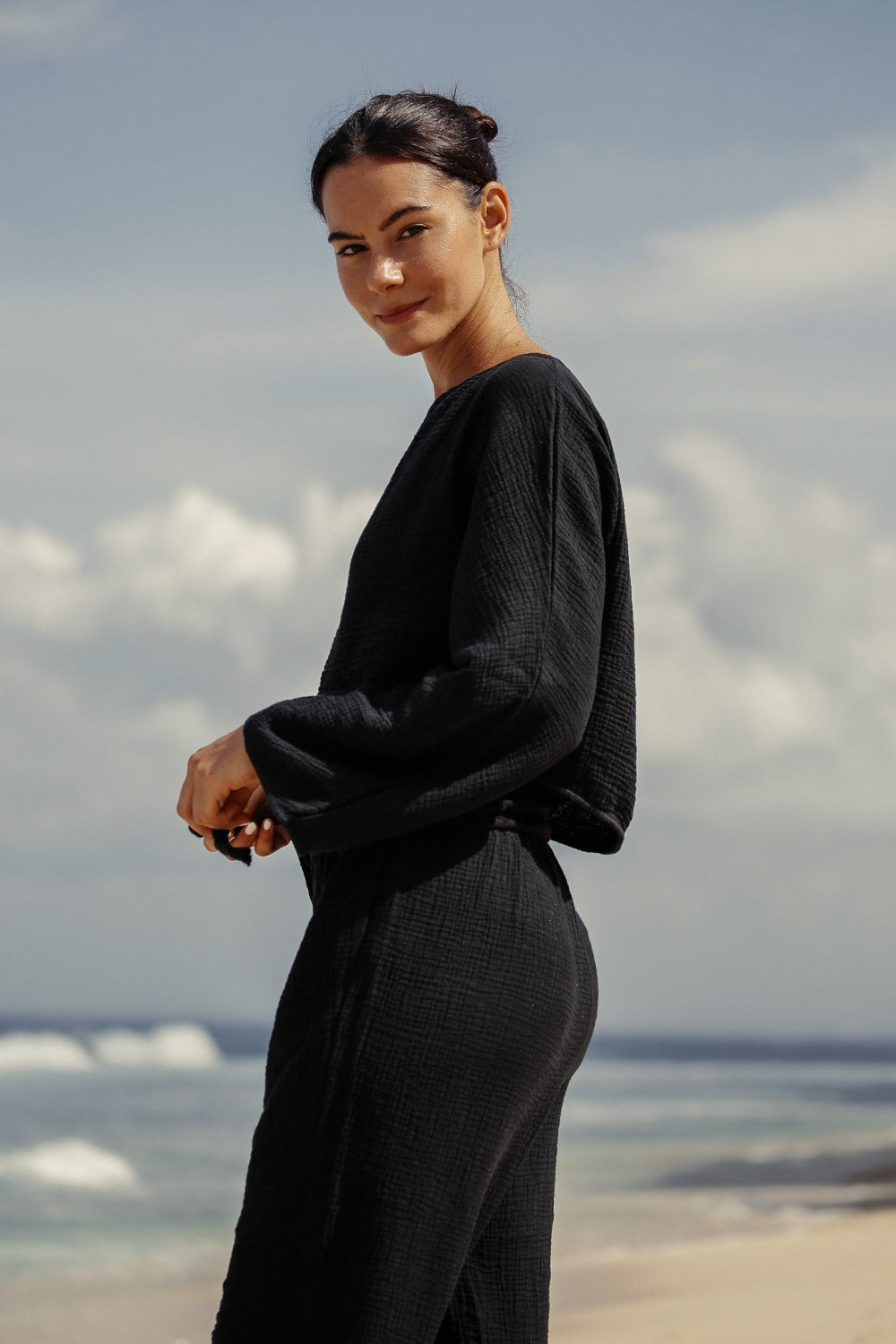 The Handloom-Paloma Paper Bag Pants Black-Pantolon-2-Milagron.com