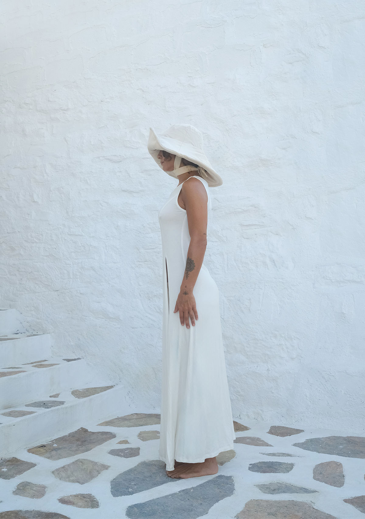 Tiny-Beyaz Derin Yırtmaçlı Yumuşak Kolsuz Elbise-Elbise-5-Milagron.com