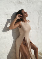 Tiny-Nude Derin Yırtmaçlı Yumuşak Kolsuz Elbise-Elbise-8-Milagron.com