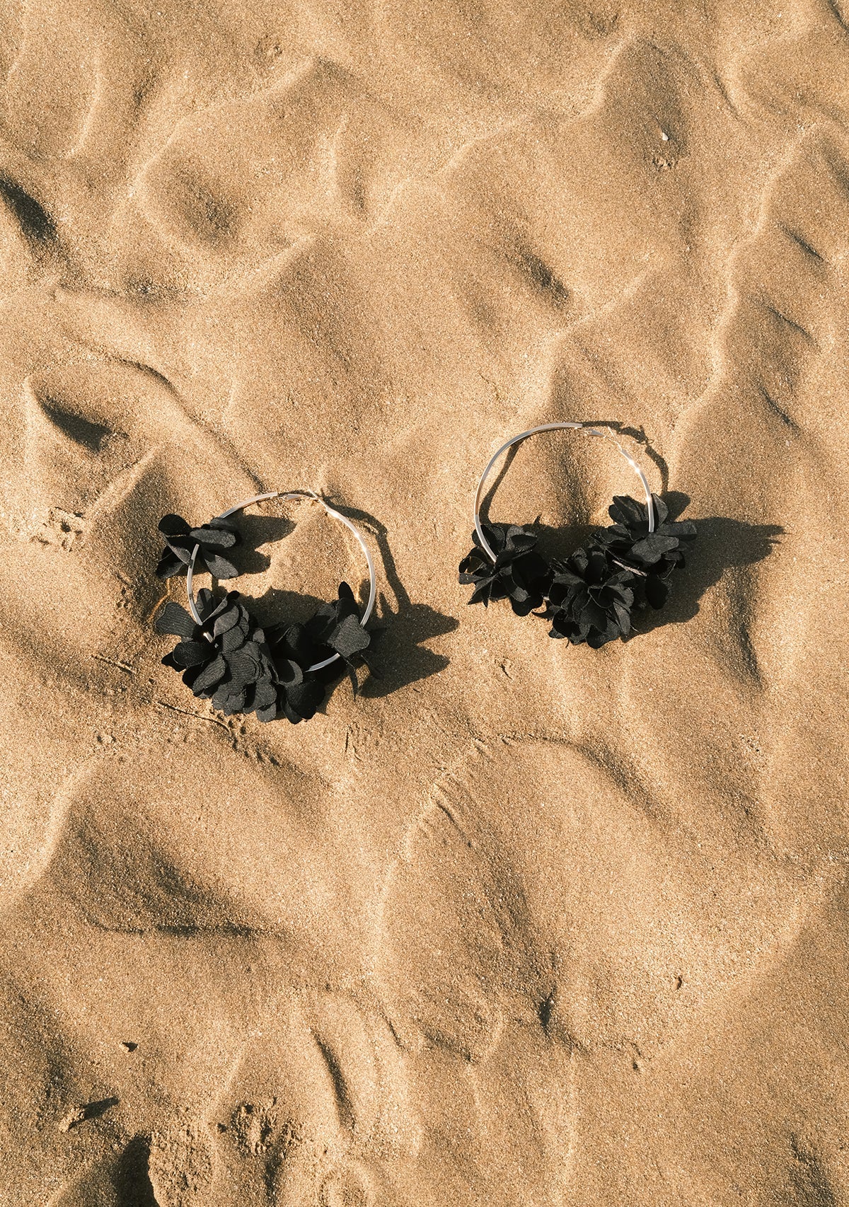 Tiny-SORUNLU - Sekhmet Black Tencel Earring-Küpe-2-Milagron.com