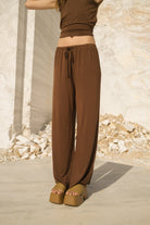 Tiny-Yumuşak Dökümlü Kahverengi Beli Lastikli Pantolon-Pantolon-1-Milagron.com