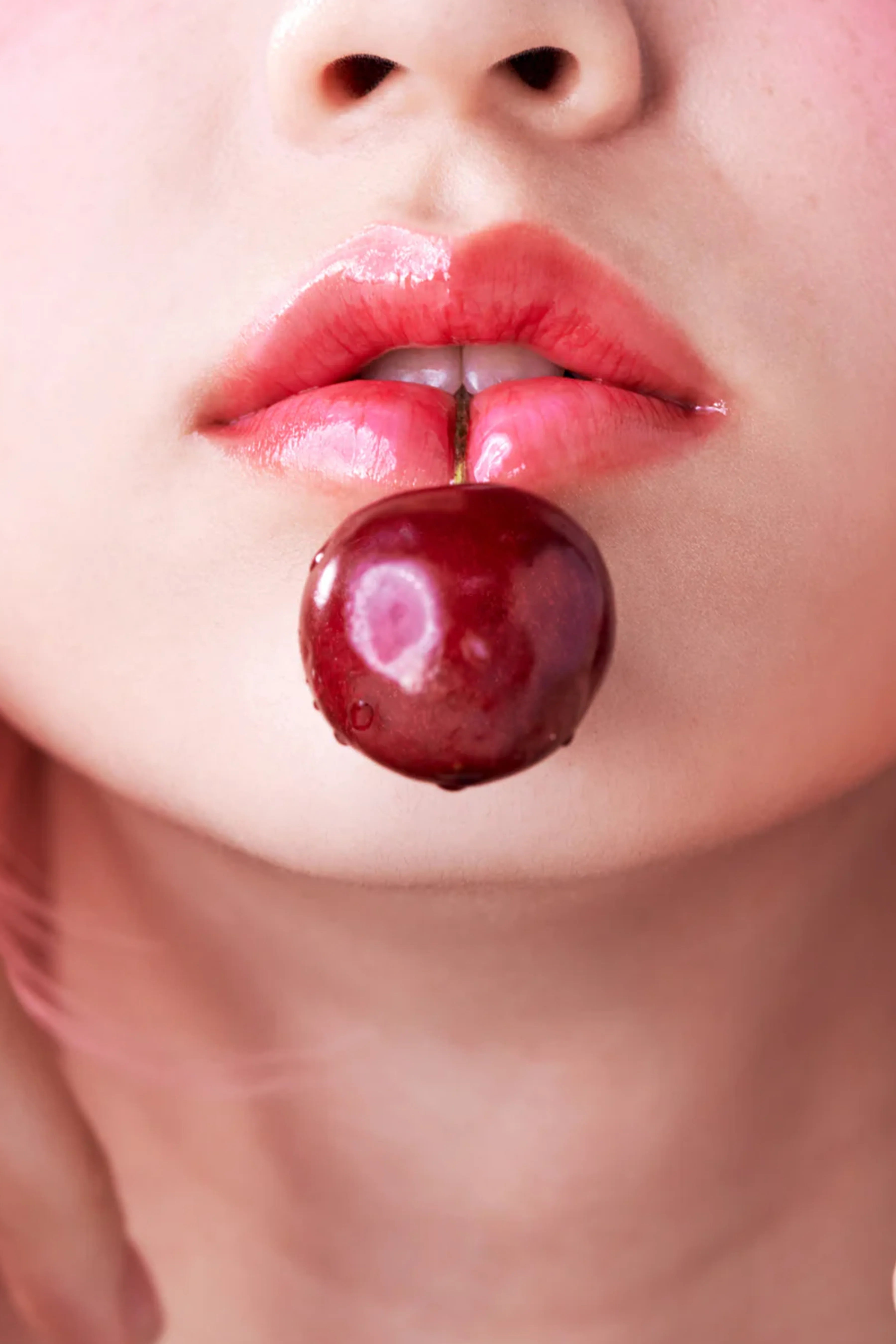 Tocobo Glass Tinted Lip Balm 011 Flush Cherry - Peeling Etkili & Parlatıcı Vegan Lip Balm