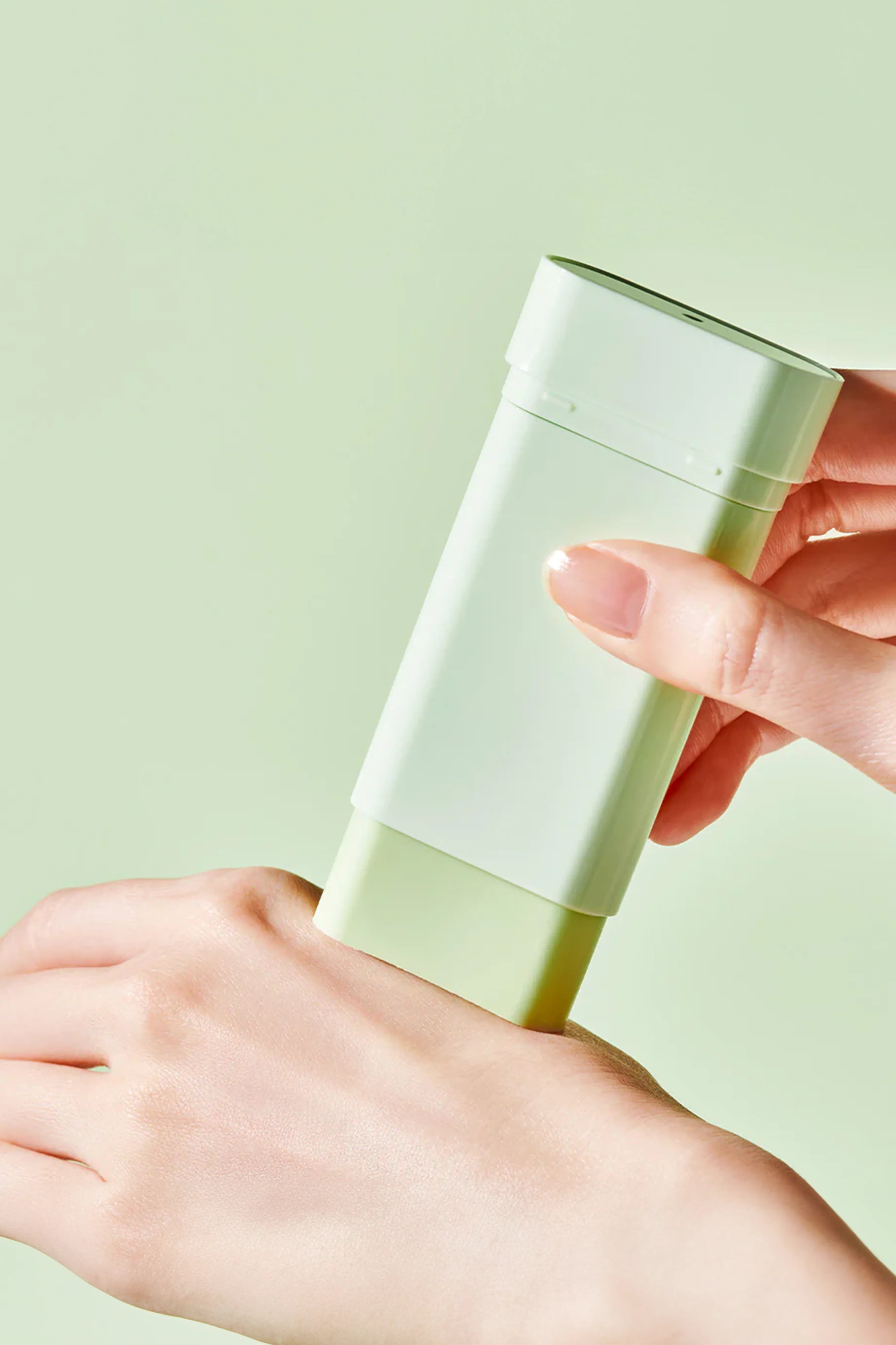 Tocobo-Tocobo Cica Cooling Sun Stick Spf50+ Pa++++ 18 Gr Yatıştırıcı & Serinletici Vegan Stick Güneş Koruyucu-Güneş Koruyucu-3-Milagron.com