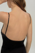 Valnue Lingerie-Luna Siyah Nakış Detaylı Yırtmaçlı İpek Gecelik-Gecelik-2-Milagron.com