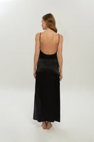 Valnue Lingerie-Luna Siyah Nakış Detaylı Yırtmaçlı İpek Gecelik-Gecelik-6-Milagron.com