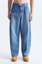 Metal Kanca Detaylı Balloon Fit Jean