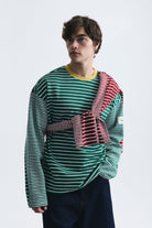 Kontrast Yaka Çizgili Sweatshirt