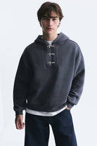 Boxy Fit Metal Klips Kapama Sweatshirt