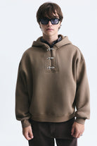 Boxy Fit Metal Klips Kapama Sweatshirt