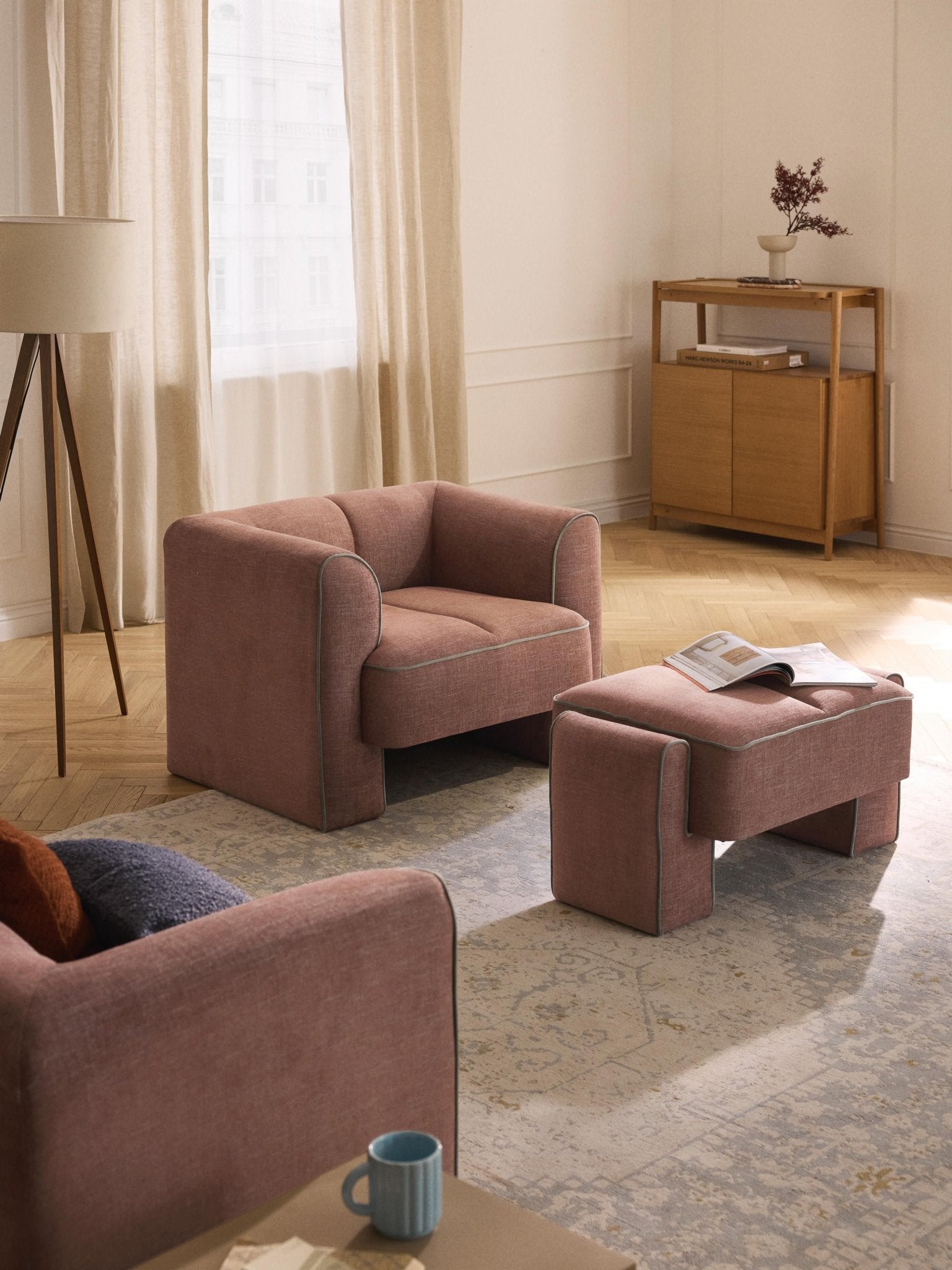 Bobi Modern Tasarım Beklede Poef Şık Dekoratif Oturma Parçası