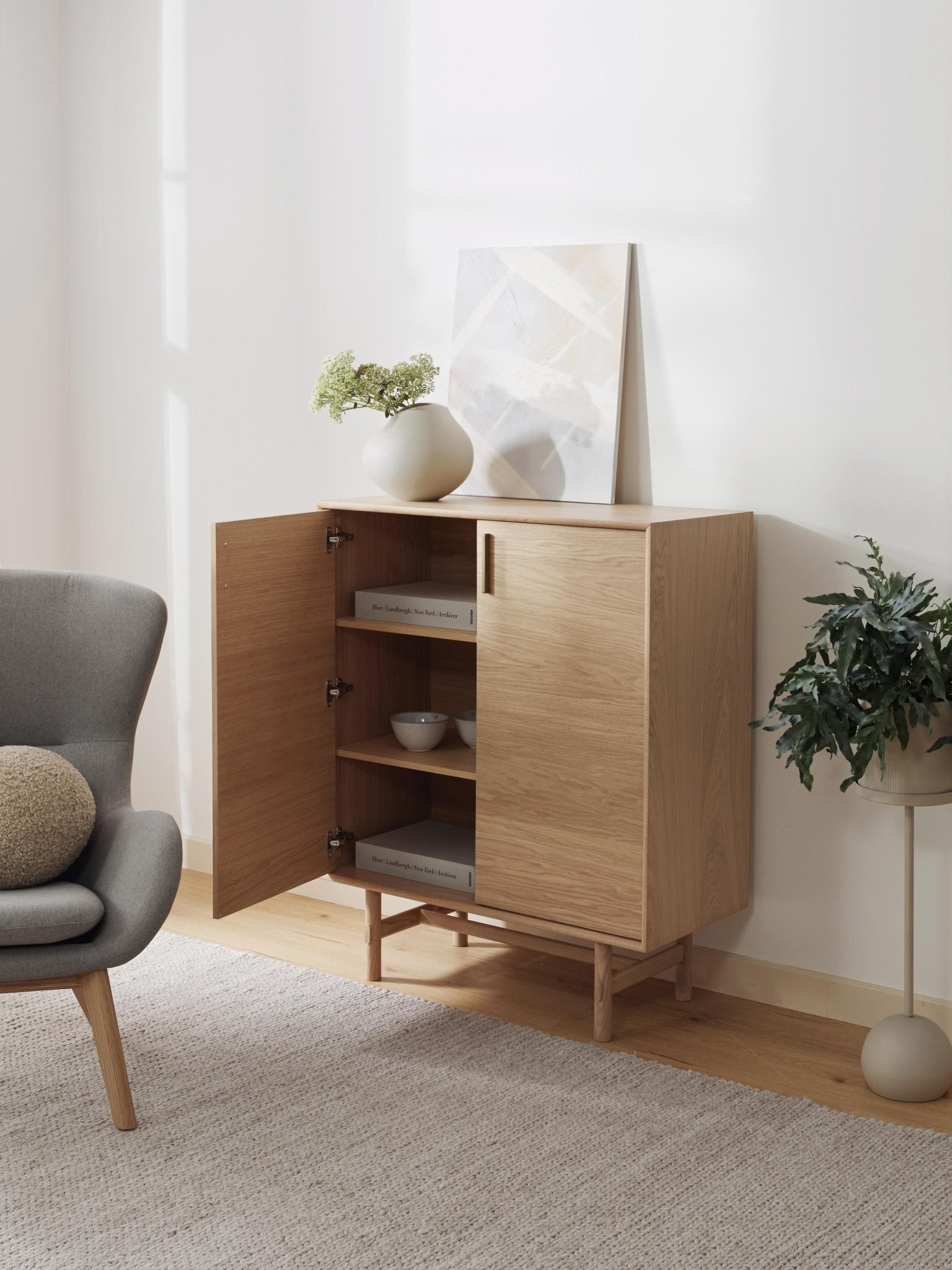 Diana Meşe Dressoir, Kapaklı Ve Ayarlanabilir Raflı