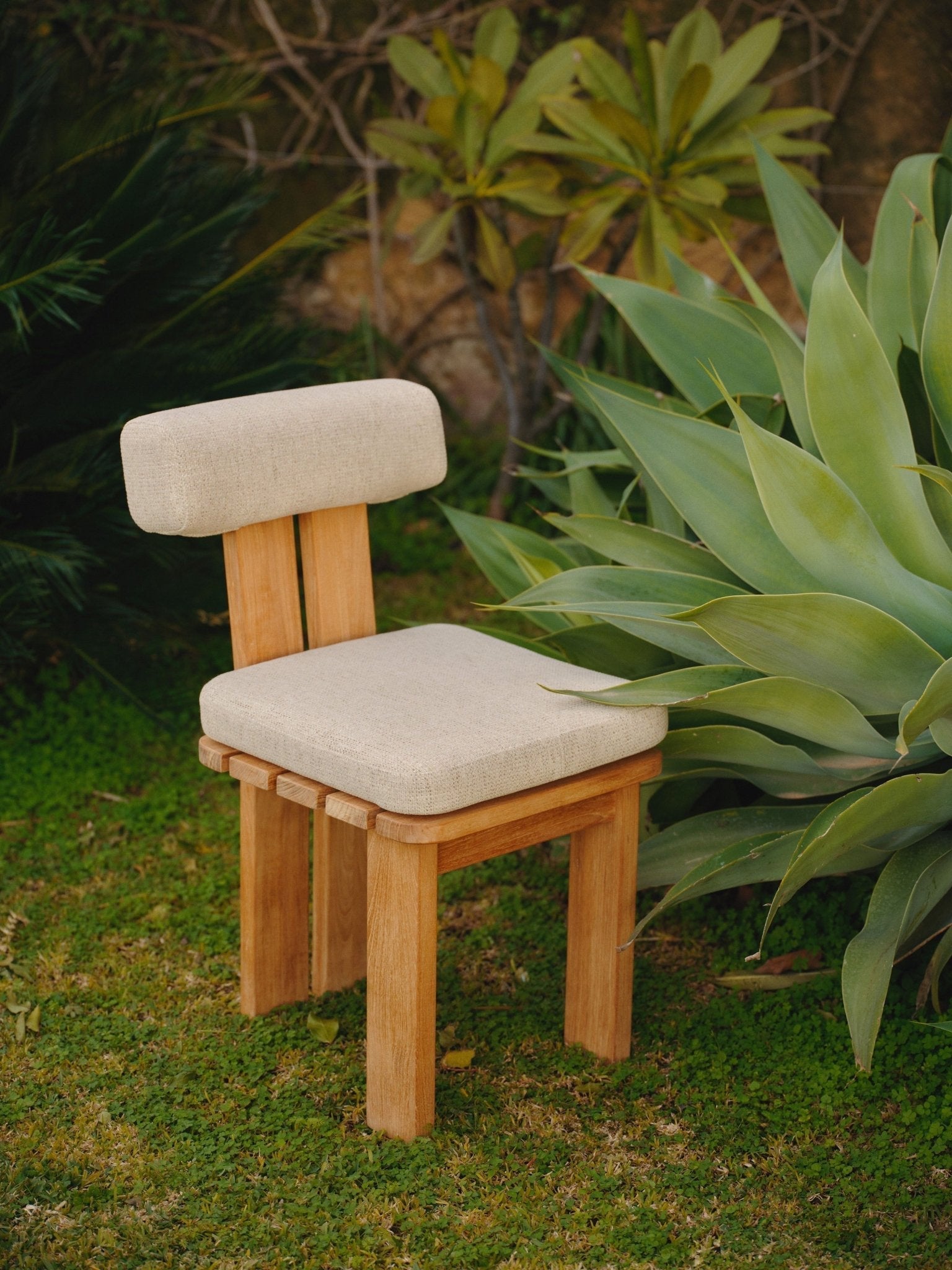 Eiko Teak Bahçe Yemek Sandalyesi Modern Tasarım Bej Kumaş