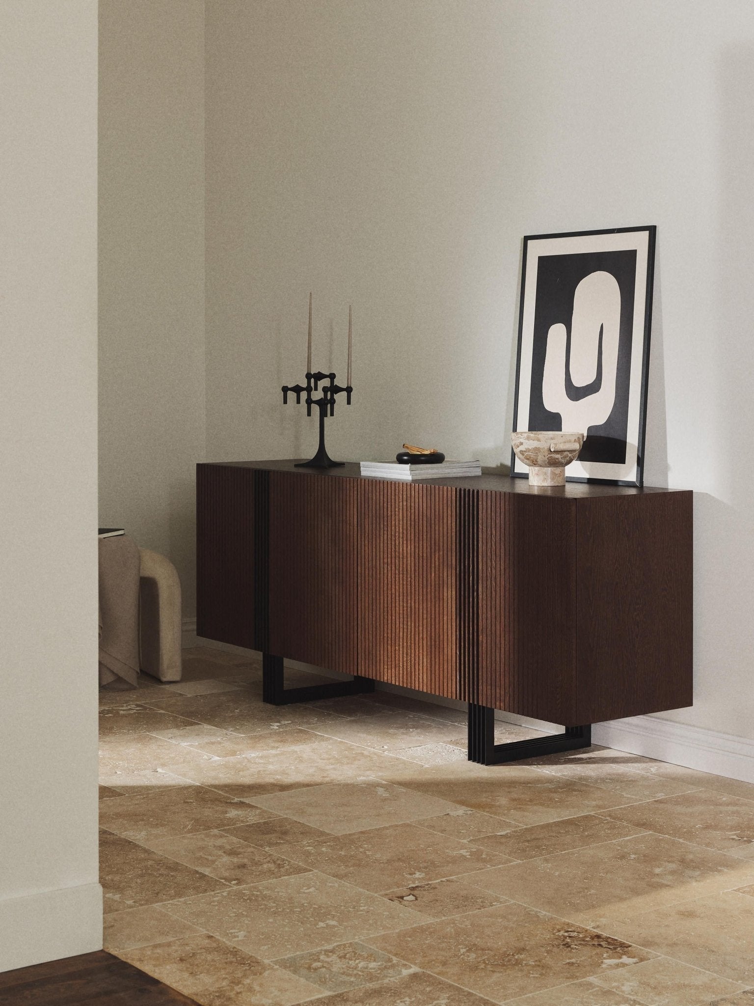 Ross Modern Koyu Meşe Dresuar: Şıklığı Ve Fonksiyonu Bir Araya Getirin