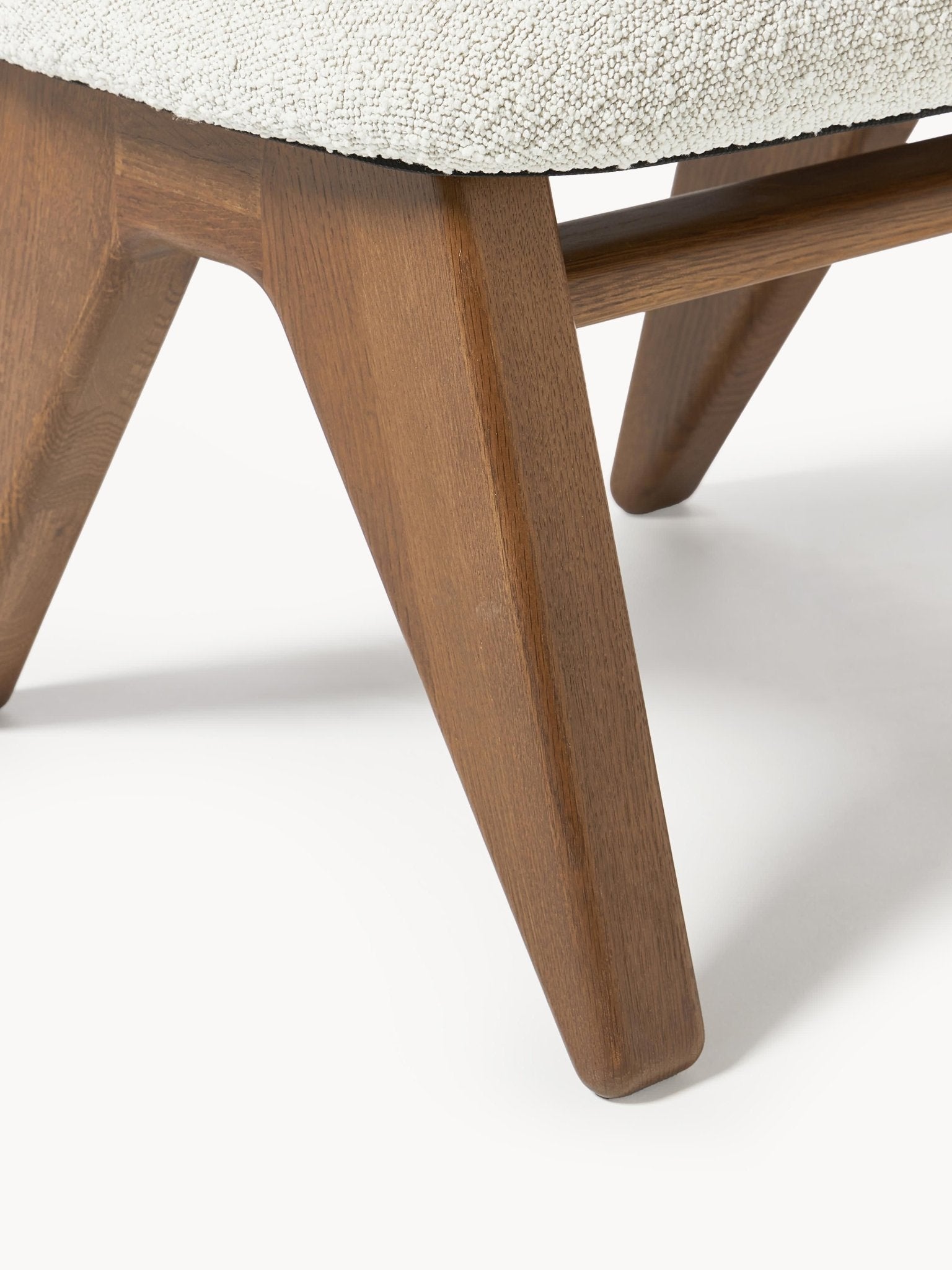 Shenay Bouclé Zarif Tasarım Tabure Masif Ahşap Ayaklı Modern Puf