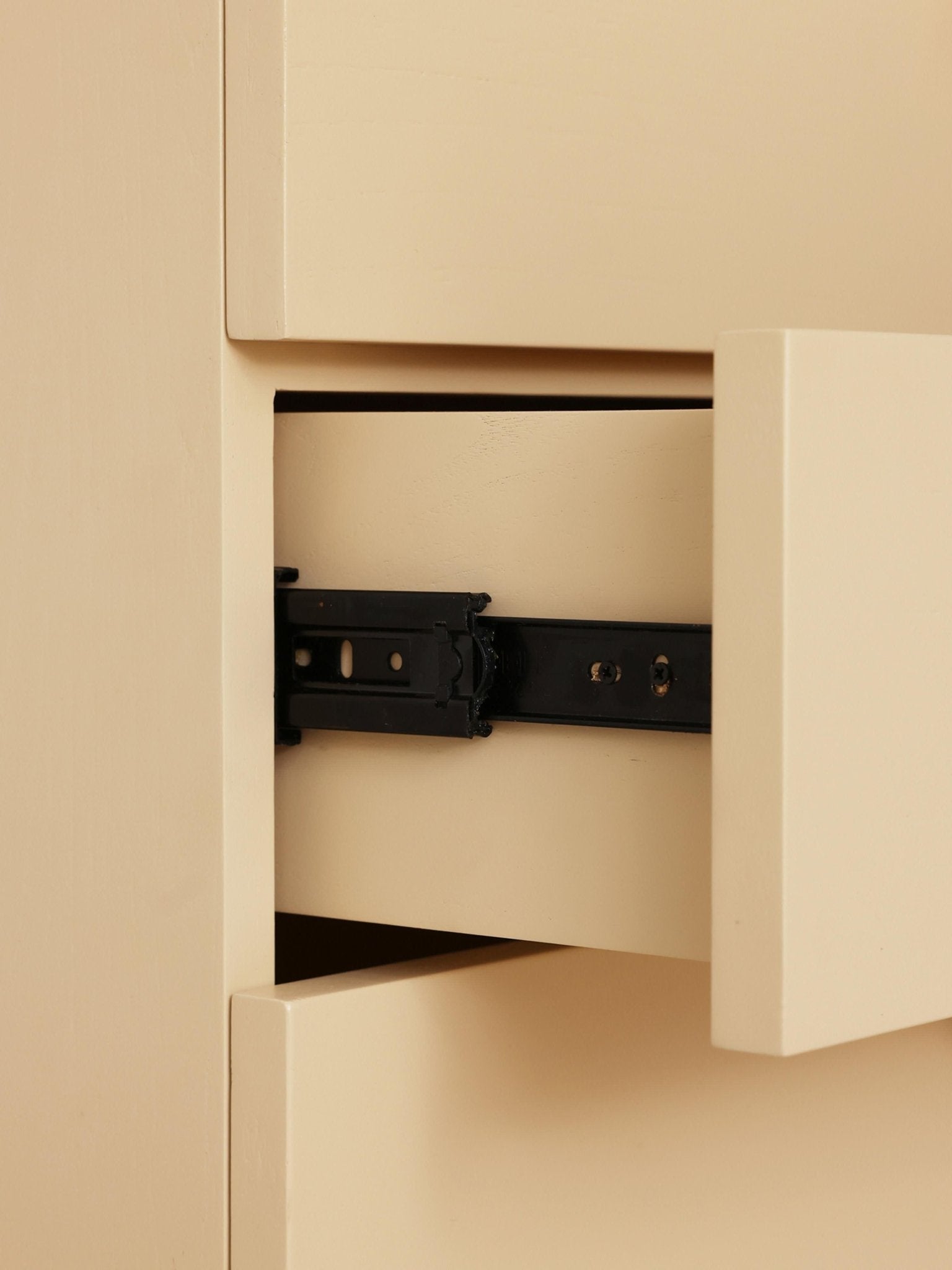 Spacious 6 Çekmeceli Sungkai Ahşap Şifonyer Krem Modern Tasarım