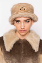 Wayt-Dallas Metal Aksesuarlı Bej Suni Kürk Şapka-Bucket Hat-1-Milagron.com