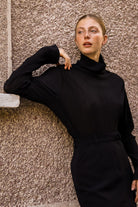 Wingcott-Siyah Yırtmaç Detaylı Fit Form Midi Krep Etek-Etek-1-Milagron.com