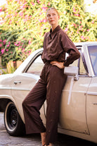 Wingcott-Taş İşlemeli Düz Kesim Acı Kahve Rahat Pantolon-Pantolon-2-Milagron.com