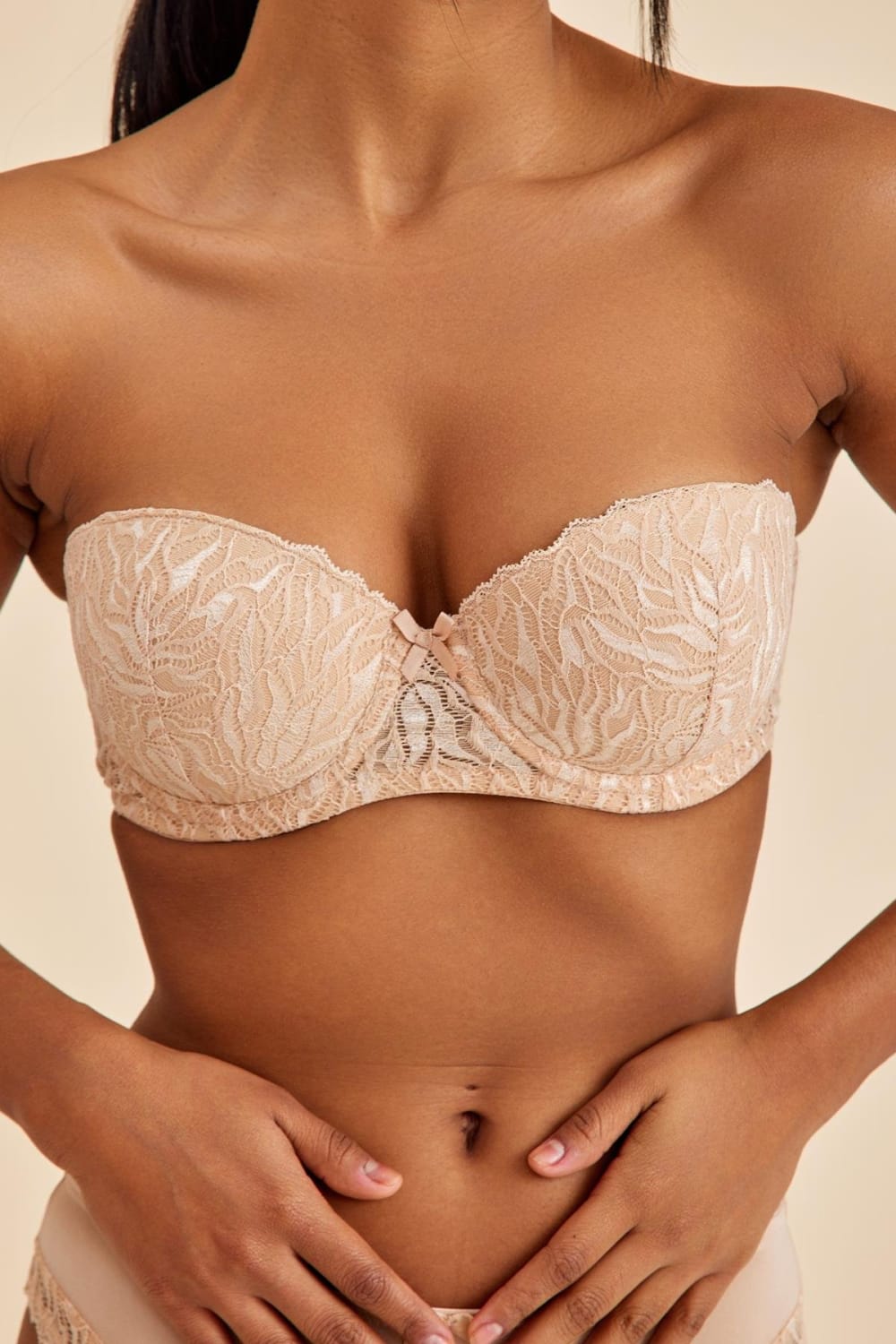 Amarelle-Amy Ten Balenli Dantelli Dolgusuz Pedli Toparlayıc Straplez Sütyen-Sütyen-4-Milagron.com