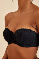 Amarelle-Amy Siyah Balenli Dantelli Dolgusuz Pedli Toparlayıc Straplez Sütyen-Sütyen-5-Milagron.com