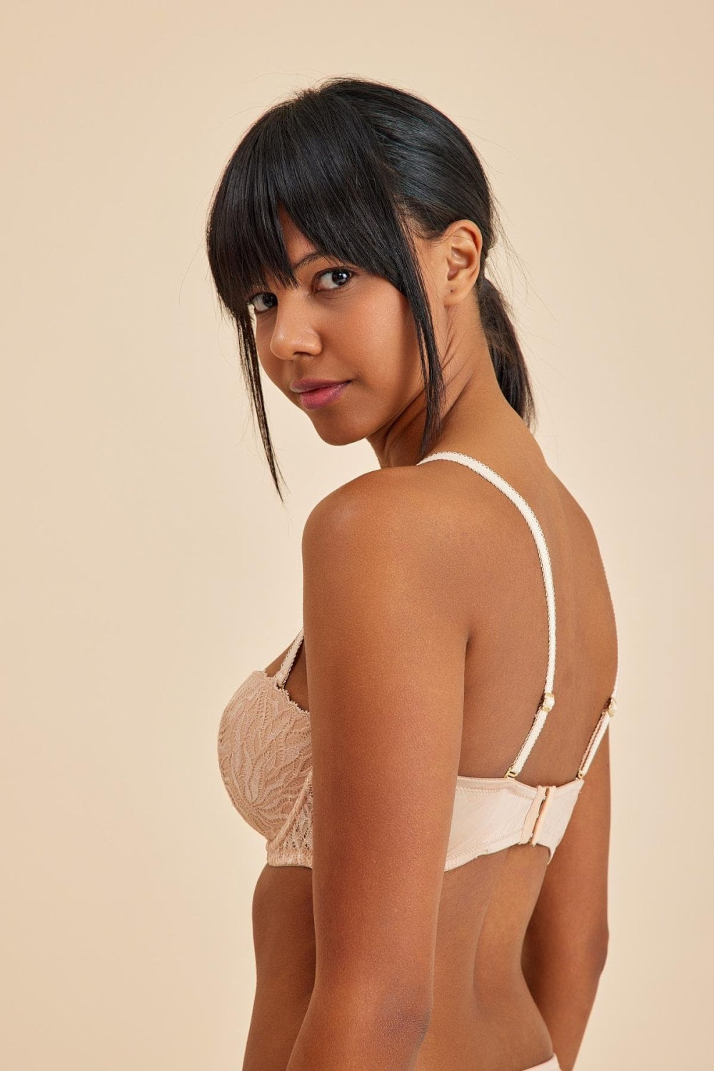 Amarelle-Amy Ten Balenli Dantelli Dolgusuz Pedli Toparlayıc Straplez Sütyen-Sütyen-6-Milagron.com