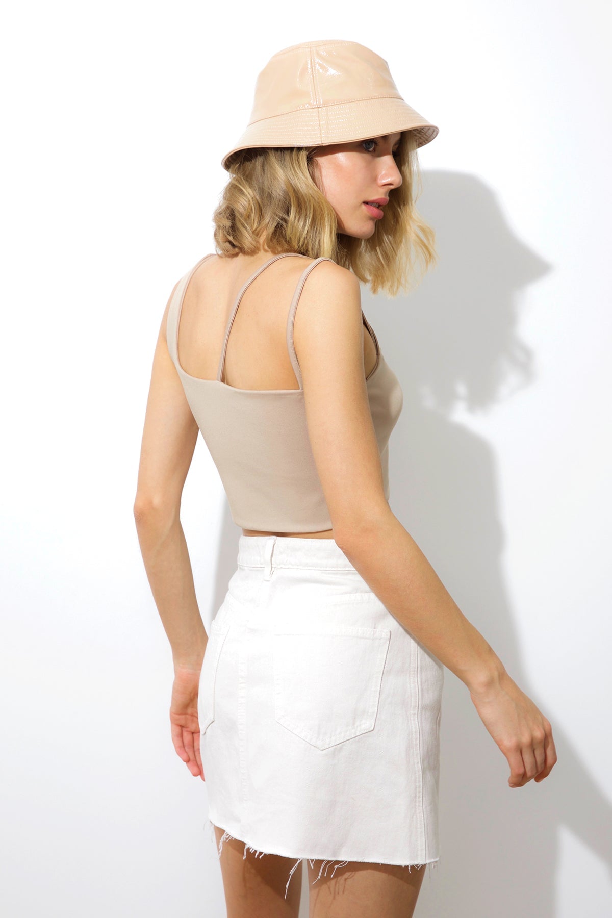 Maia Bej Çift Askılı Tek Omuz Crop Top