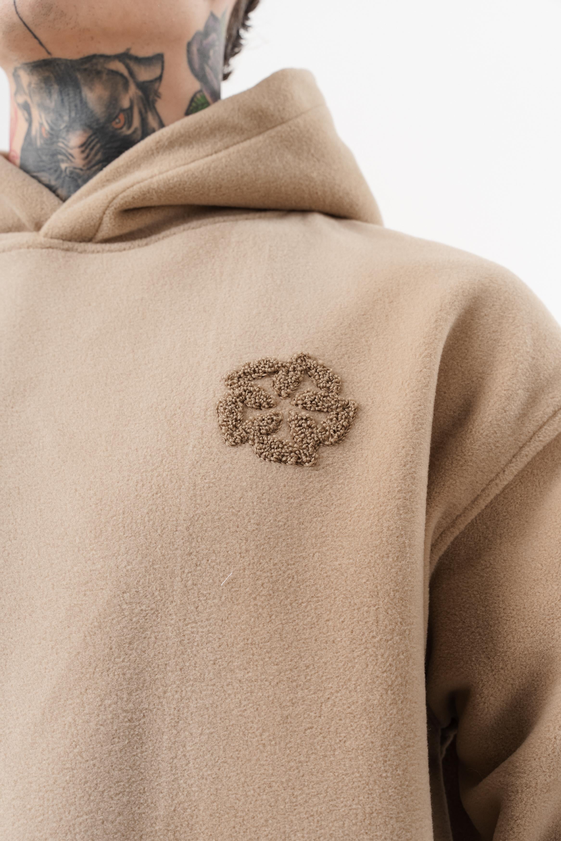Erkek Süzene Nakış Detaylı Kapüşonlu Oversize Polar Hoodie Bej