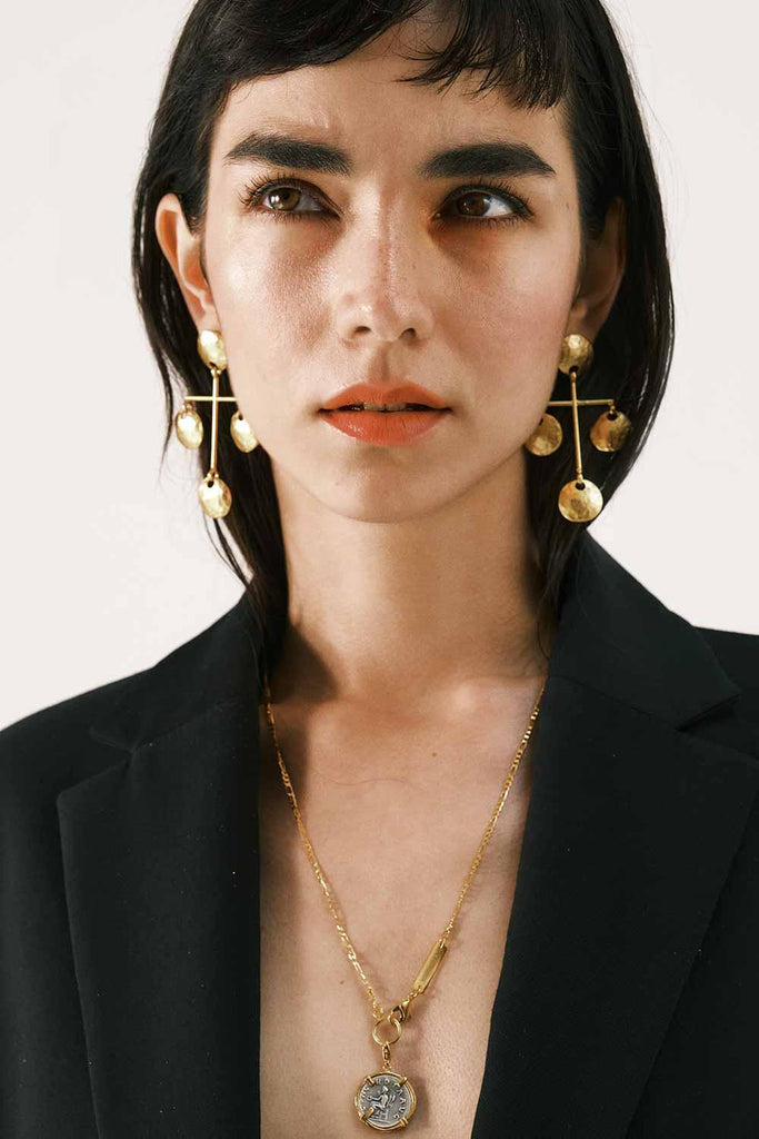 Dieci Dita | Gold Ornament Earring 1 | Milagron
