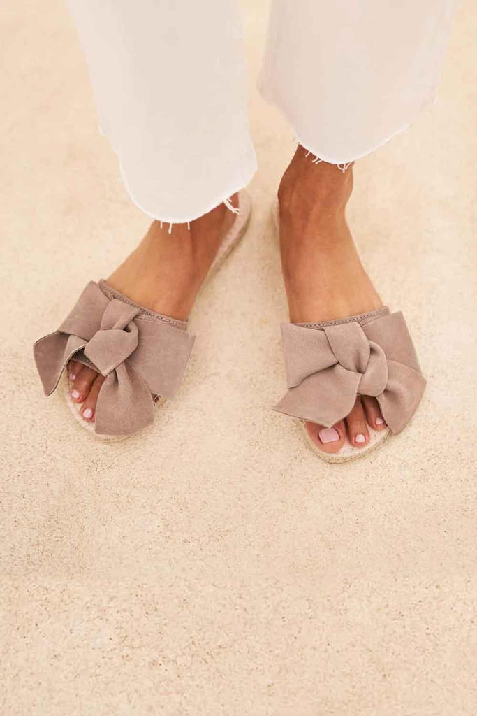Manebi | Hamptons Sandals with Bow Champagne Beige 1 | Milagron