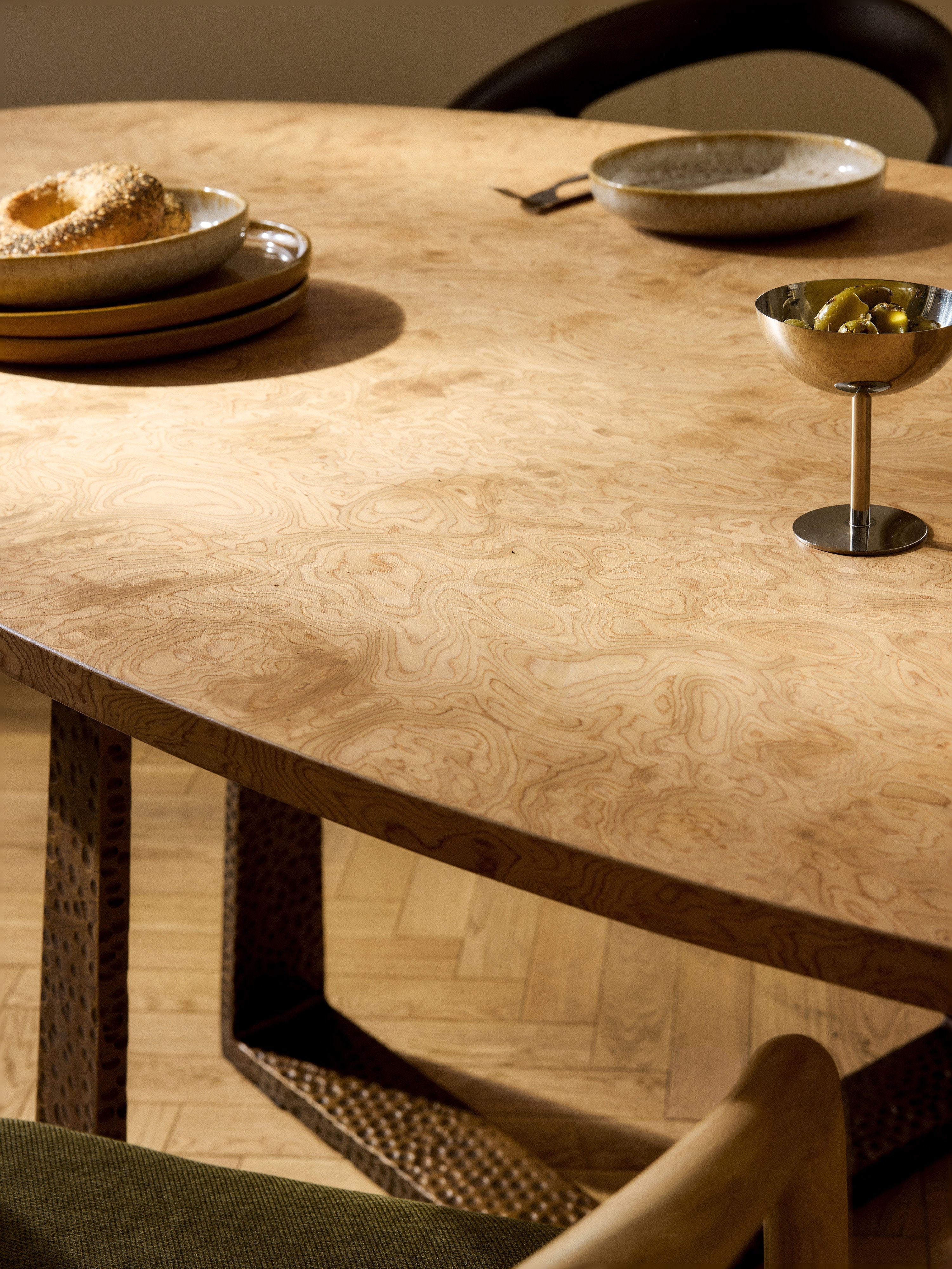 Velotti Oval Burlwood Yemek Masası Altın Ayaklı