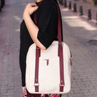 Güzel Havaları Özleyen Kadın