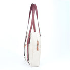 Güzel Havaları Özleyen Kadın