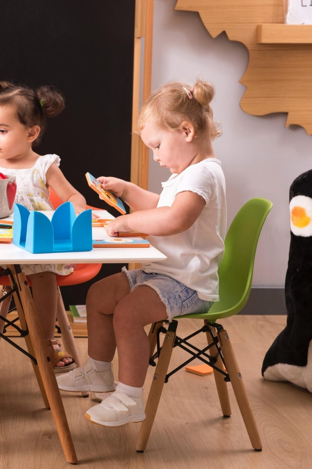 Iconic Kids Sandalye – Renkli Modern Çocuk Sandalyesi - 0