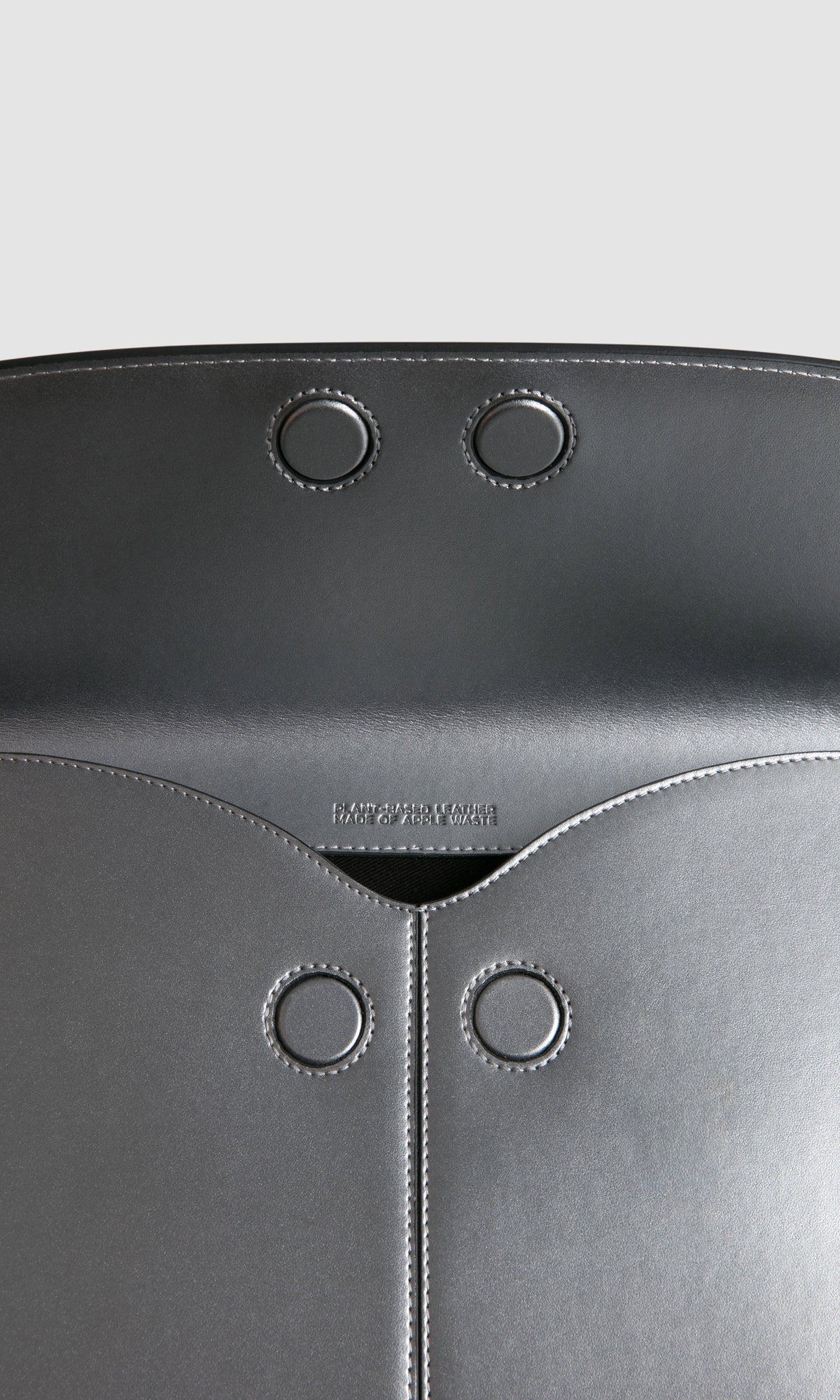 Loyauté - Metal Laptop Bag