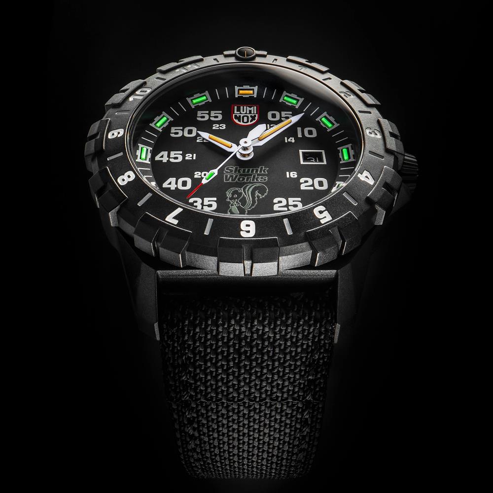 Luminox Xa.6442.H F-117 Nighthawk® X Skunk Works® 6440 Serisi (İSviçre Üretimi Ronda 515 Mekanizmalı) Pilot Erkek Kol Saati