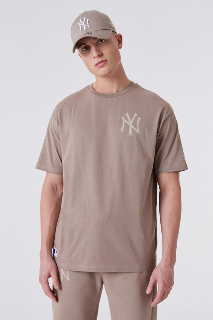T-shirts New Era New York Yankees MLB League Essential Oversized T-Shirt  Light Beige