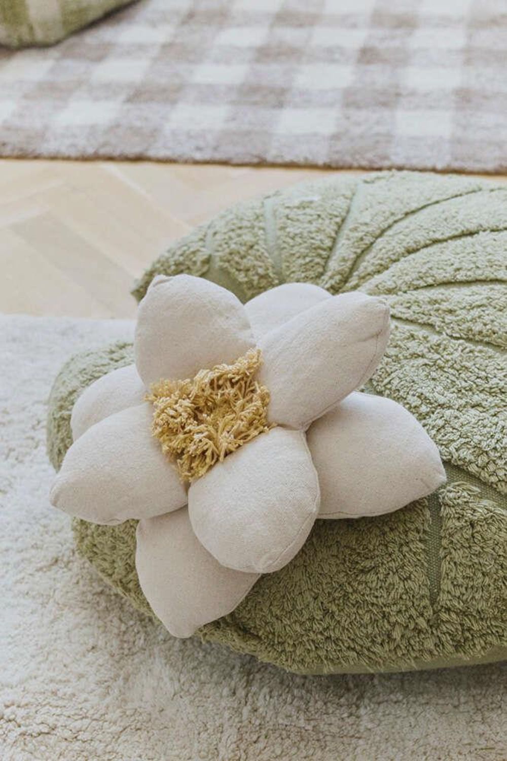 Minder, Water Lily - 1