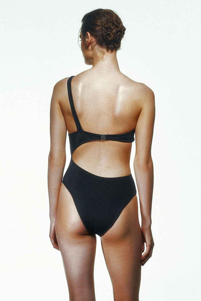 Selia Richwood | Rani Black Swimsuit 3 | Milagron