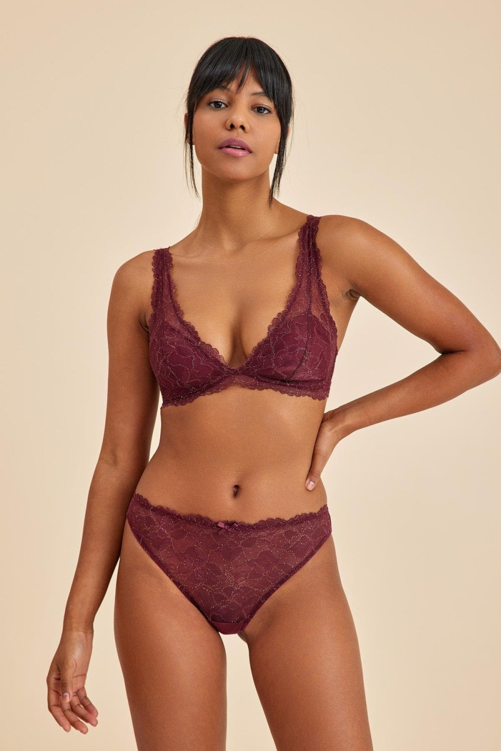 Amarelle-Roma Bordo Balensiz Dantelli Dolgusuz Üçgen Bralet Sütyen-Sütyen-1-Milagron.com