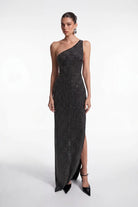Taş Baskili Tek Omuz Sirt Dekolteli SiYah Maxi ElbiSe