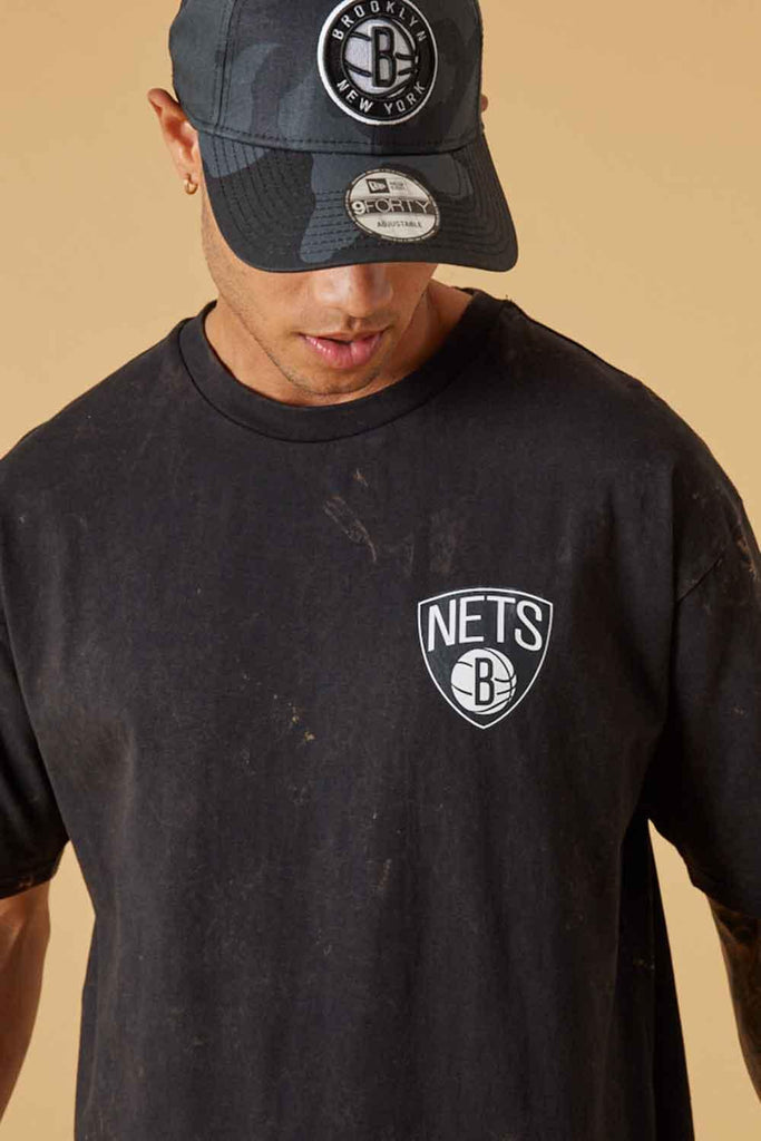 New Era | Washed Pack Graphic Oversized Tee Brooklyn Nets 3 | Milagron