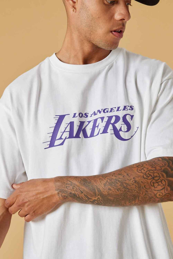 New Era | Washed Pack Wordmark Oversized Tee LA Lakers 3 | Milagron
