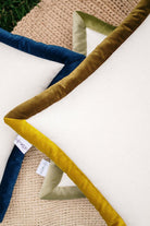 22 Maggio Istanbul | Yastık | Bicolore Sarı Kadife Kenarlı Keten Yastık 50x50 cm | Milagron 