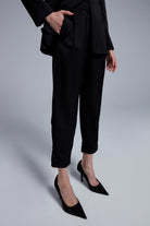 Fickle Hearts-Taylor Siyah Saten Havuç Pantolon-Kumaş Pantolon-2-Milagron.com