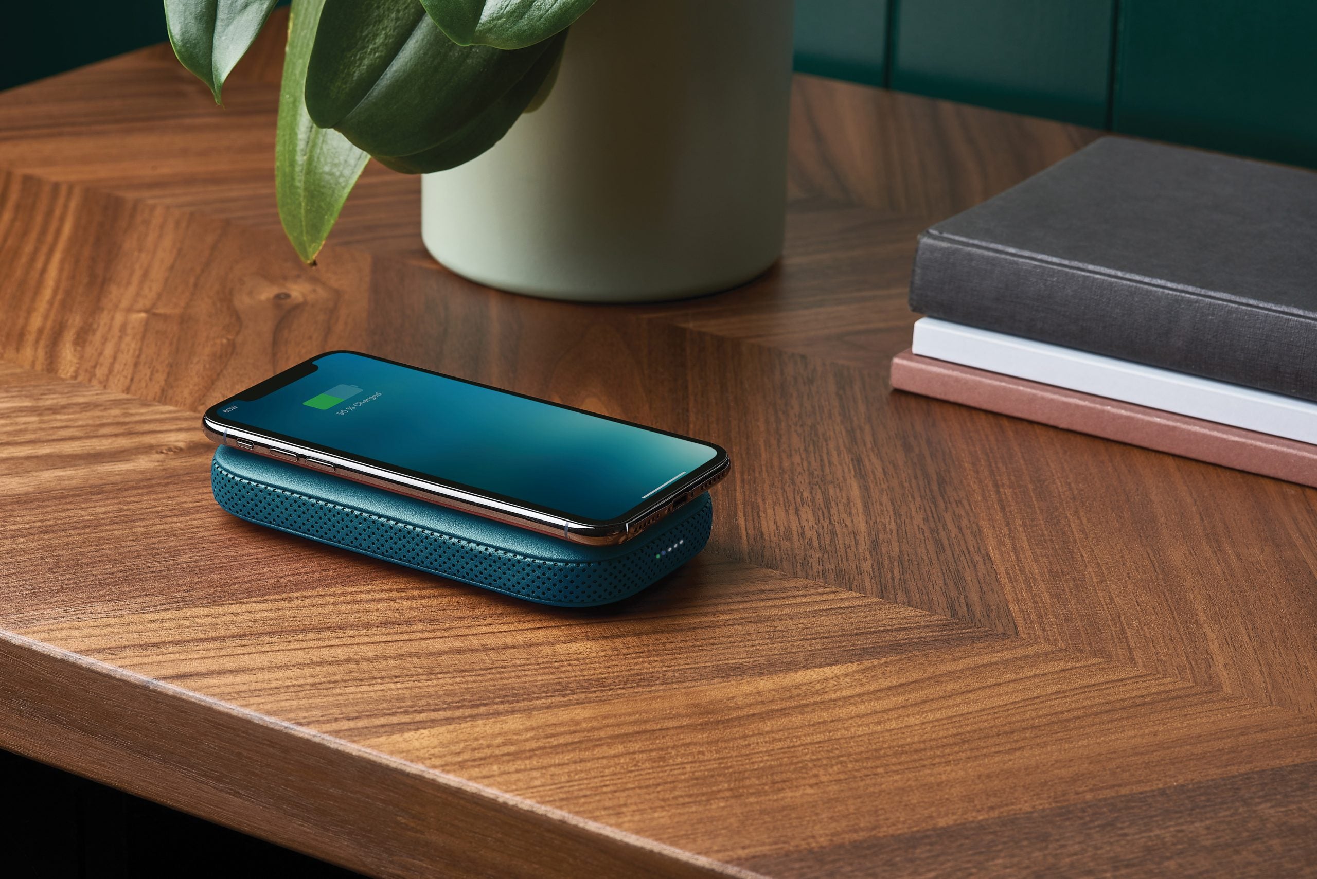 Lexon-Powersound Deri Kablosuz şarj Cihazı Ve Bluetooth Hoparlör-Taşınabilir Hoparlör-12-Milagron.com