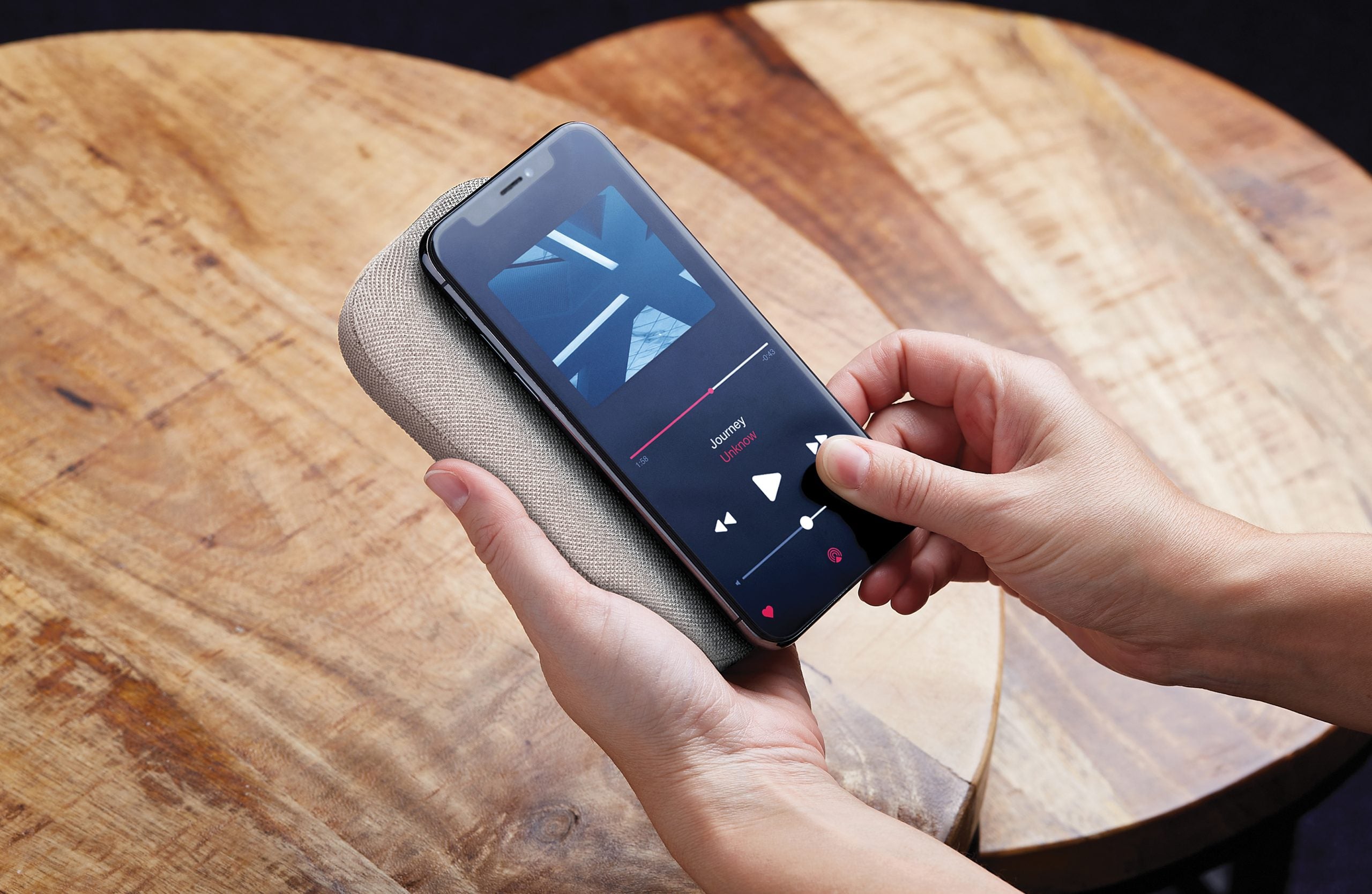 Lexon-Powersound Kablosuz şarj Cihazı Ve Bluetooth Hoparlör-Taşınabilir Hoparlör-6-Milagron.com