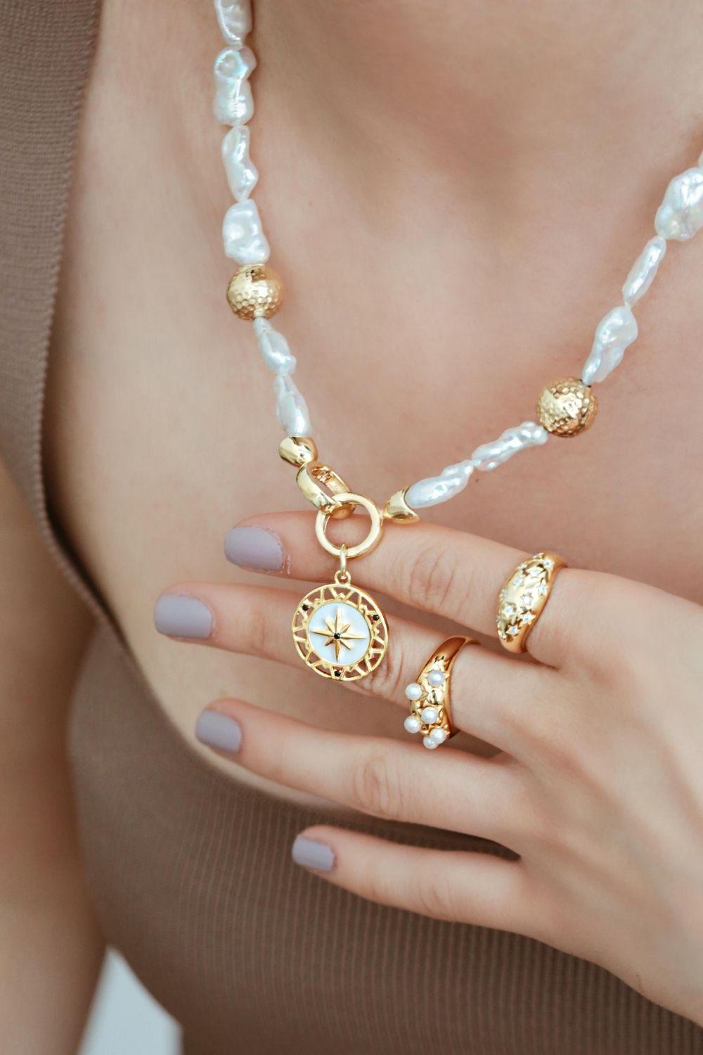 Linya Jewellery-Kutup Yıldızı Madalyon İnci Kolye-Kolye-3-Milagron.com