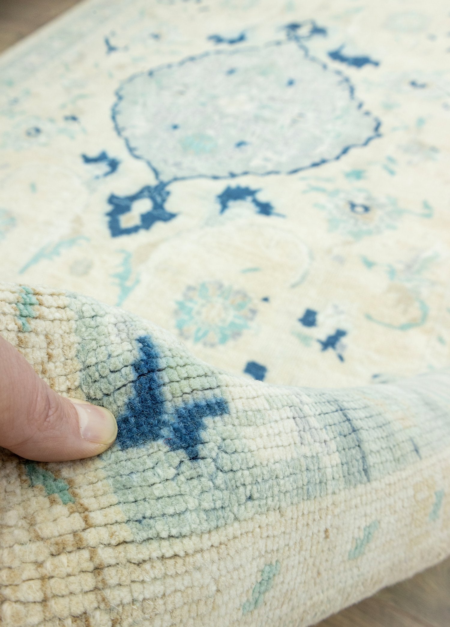 Soho Antiq-Ediz Madalyon Tasarımlı El Dokuma Yün Halı 185x291 Cm-Halı-4-Milagron.com